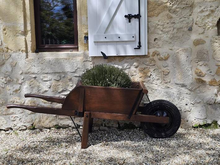 Location de vacances pour 8 personnes, avec jacuzzi ainsi que terrasse et piscine à Jau-Dignac-et-Loirac - 2