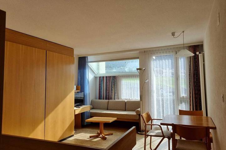 Ganze Wohnung, 1 Zimmer Wohnung für 1-3 Personen mit schöner Aussicht auf den Piz Mitgel in Surses, Oberhalbsteiner Alpen