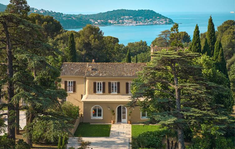 Location de vacances pour 22 personnes, avec Terrasse à Le Pradet