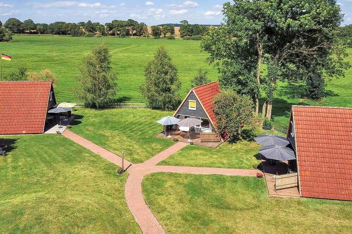 Ferienhaus für 4 Personen, mit Garten in Dabel