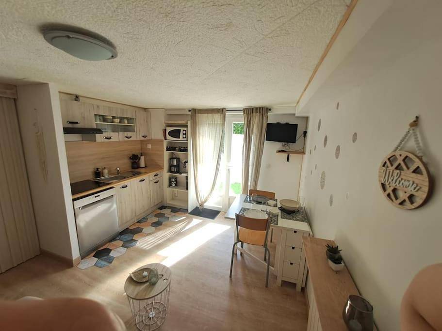 Appartement entier, One-Bedroom Apartment in Saint-Martin-de-Brômes, Alpes-de-Haute-Provence