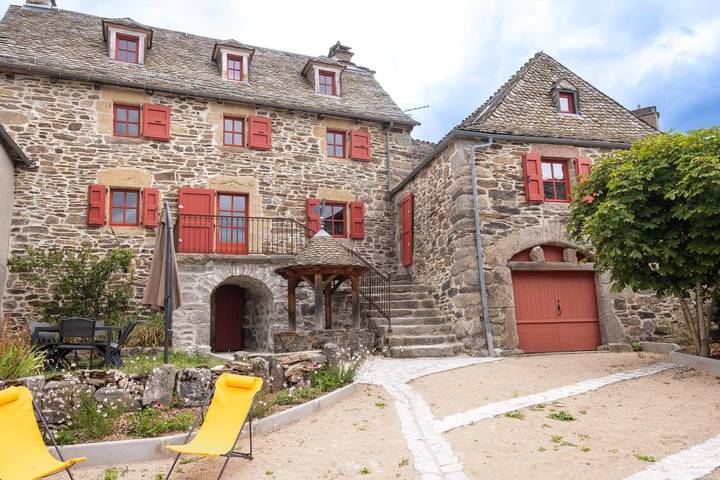 Gîte pour 10 personnes, avec jardin, animaux acceptés dans Occitanie
