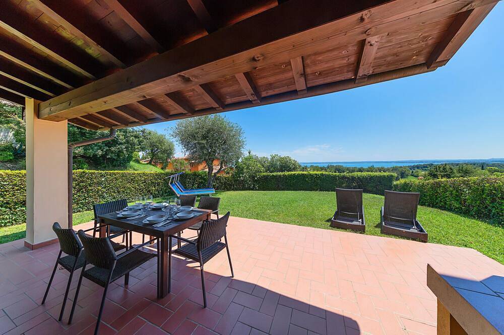 Einfamilienhaus mit herrlichem Seeblick und privatem Garten in Soiano del Lago, Gardasee-Berge