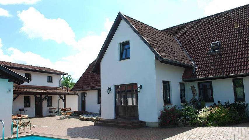 Ferienwohnung für 3 Personen, mit Pool und Garten in Dargun