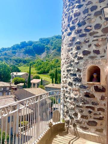 Gîte pour 6 personnes, avec vue et balcon à Aubignas
