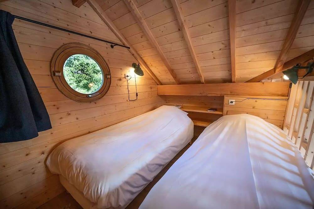 Cabane sur l'eau avec bain nordique privatif 2 Ã  4 personnes - 2 pers. inclus dans le tarif in Beauchamps, Région d'Abbeville