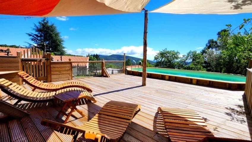 Chambre d’hôte pour 2 personnes, avec Terrasse et Jardin ainsi que Piscine et Vue