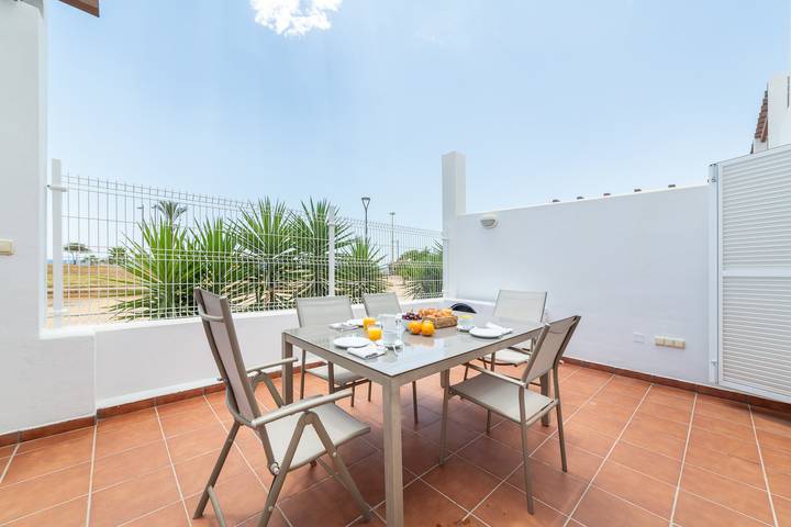 Apartamento de vacaciones para 5 personas, con terraza además de jardín y piscina para niños, Familias con niños - 1