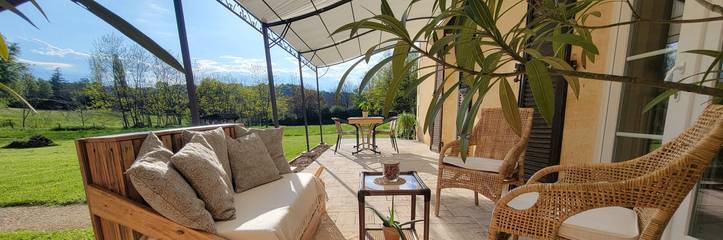 Gîte pour 2 personnes, avec jardin ainsi que terrasse et piscine à Sagelat