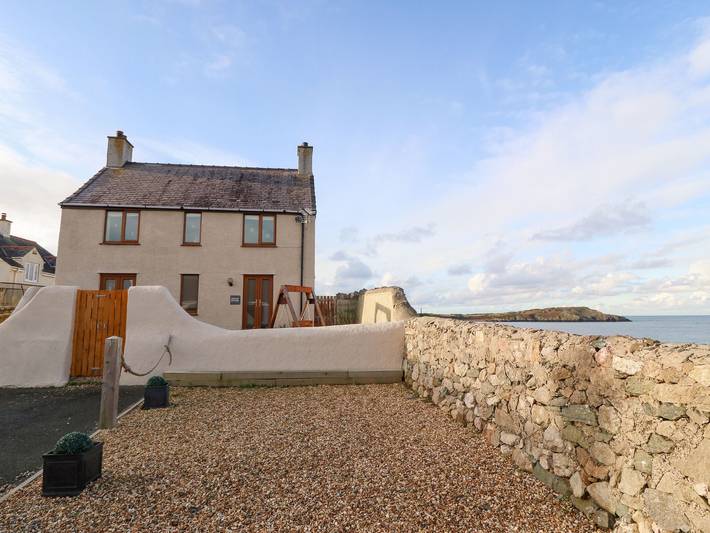 Log cabin for 7 people, with Garden on the Isle of Anglesey