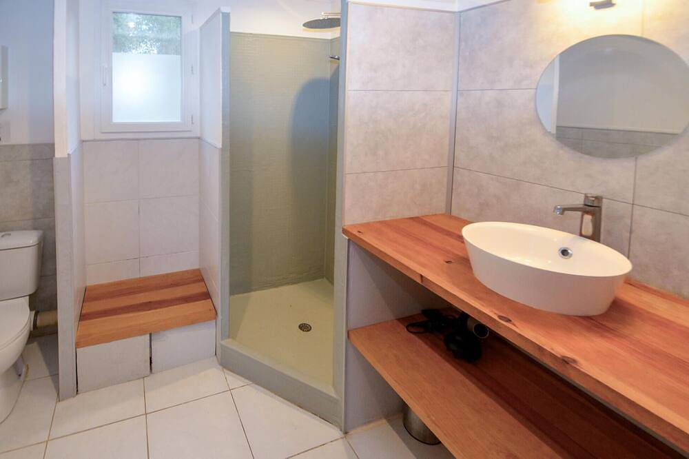 Cozy home in Besse sur Issole with swimming pool in Besse-sur-Issole, Brignoles region