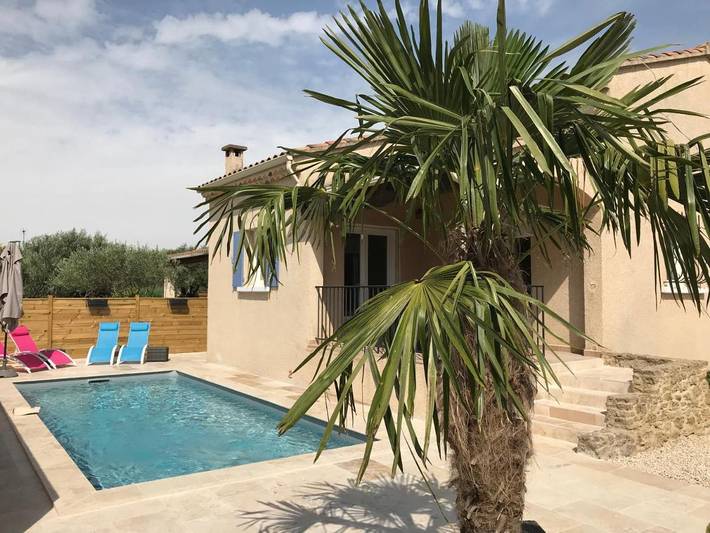 Villa pour 6 personnes, avec Balcon et Terrasse ainsi que Jardin et Piscine