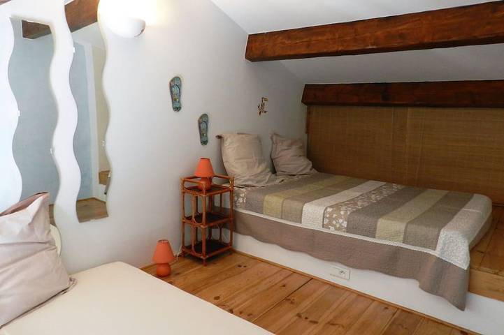 Gîte pour 6 personnes, avec terrasse ainsi que piscine et jardin à Auriol - 2