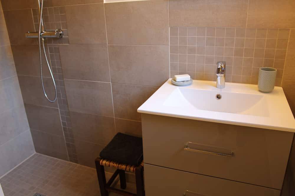 Charming 1 to 2 pers gîte at the foot of the Chartreuse in Chapareillan, Isère