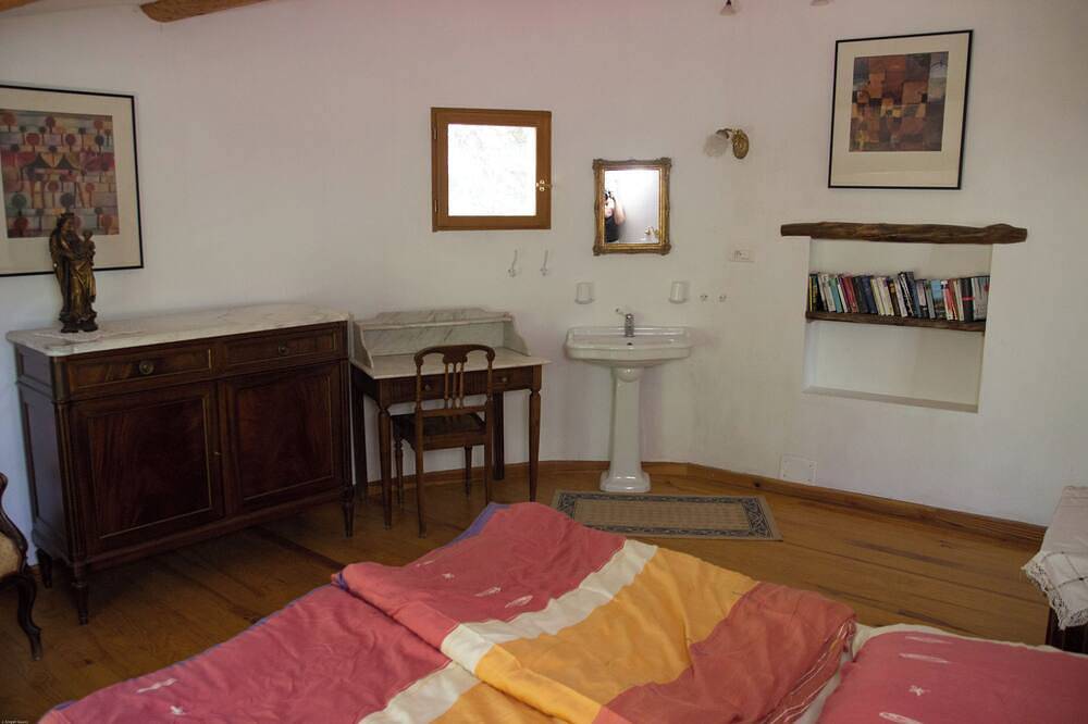 Natursteinhaus in malerischer Aussichtslage im Naturschutzgebiet der Dentelles in Sablet, Vaucluse