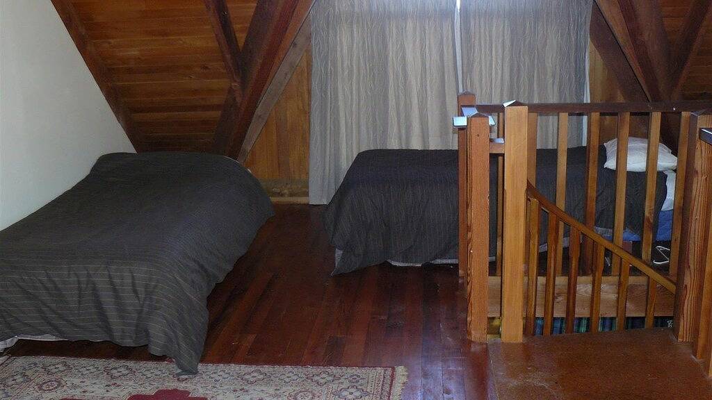 Log cabin in the mountains with indoor climbing wall, perfect for a family. in Hurunui District