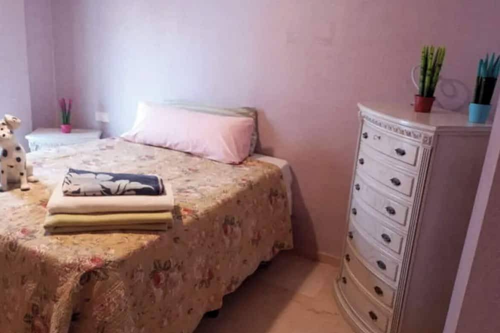 Room in the center of Alicante near the beach. in El Barrio, Alicante