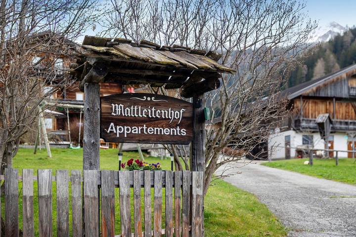 Apartamento entero, Apartamento 'Rosenduft' con vistas a la montaña, terraza compartida y Wi-Fi in Villgratener Berge, Valle di Casies