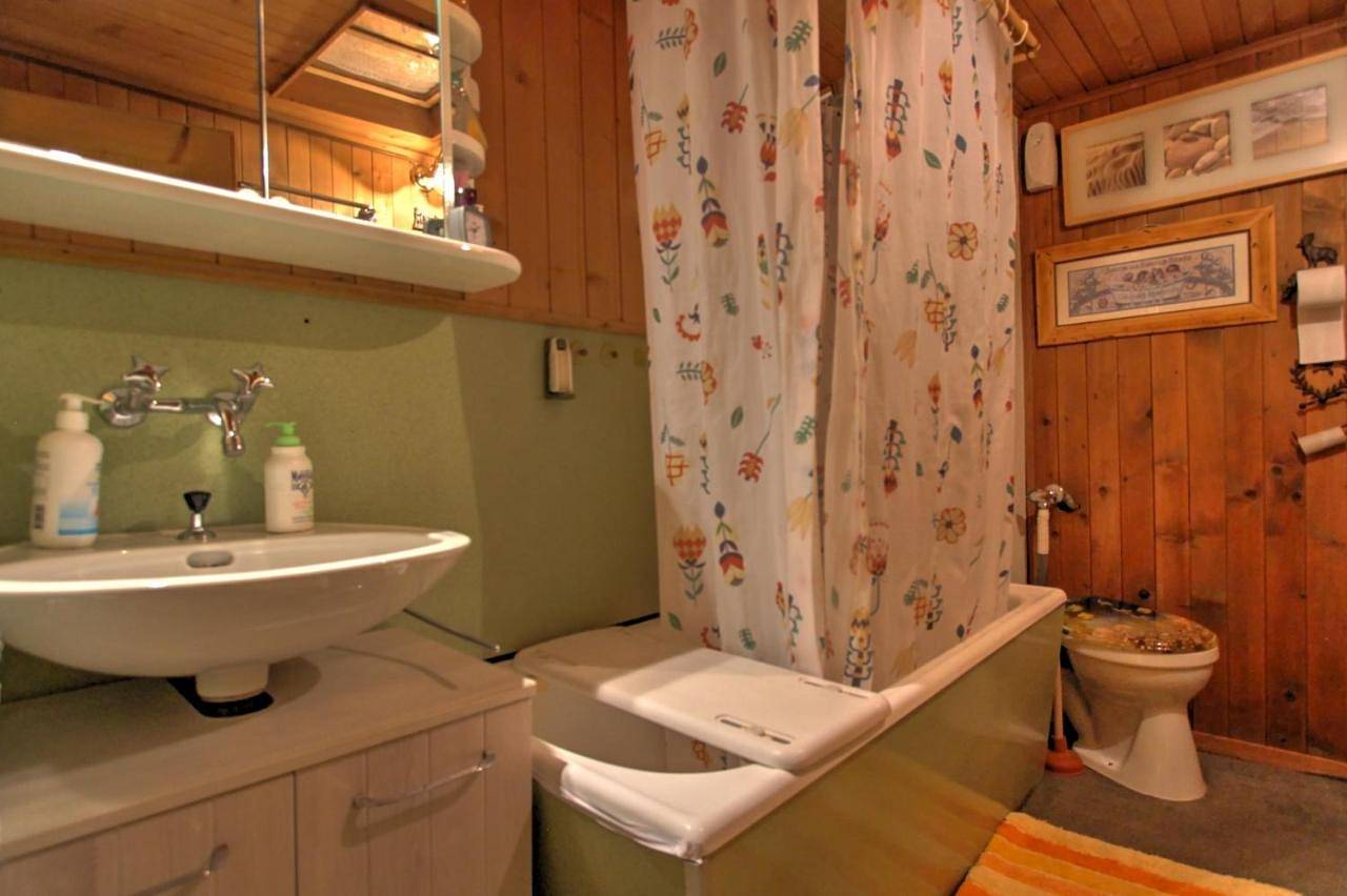 Twin Room in Rossinière, Pays-d'Enhaut Region