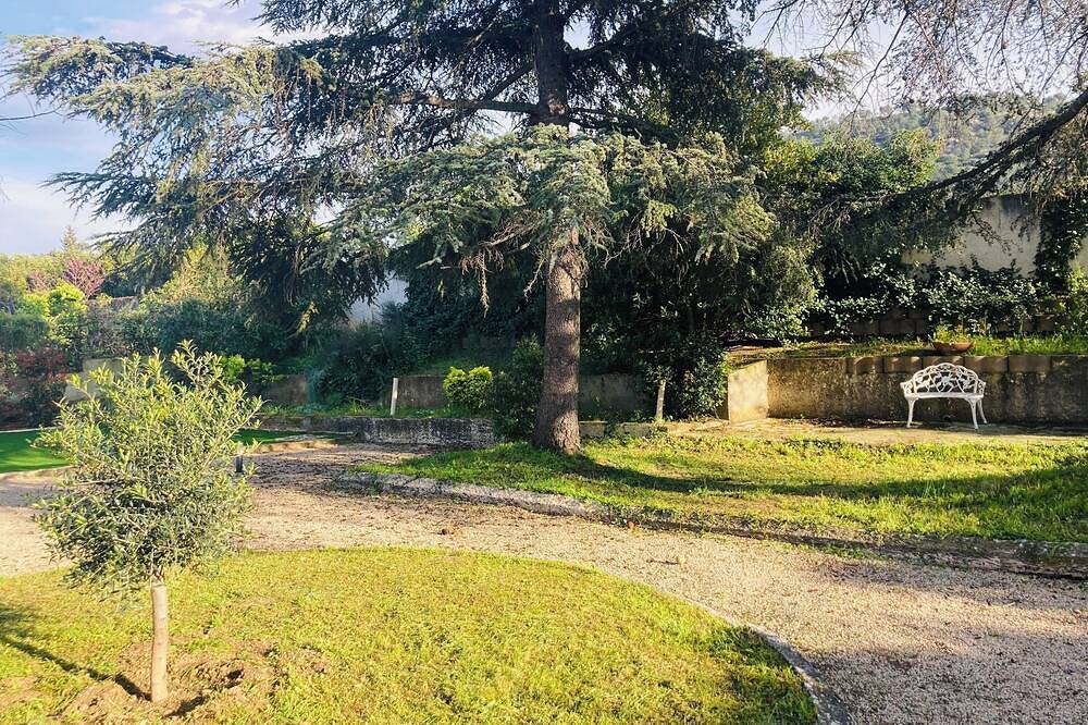 Provencal house on flat plot with swimming pool Garlaban view in Aubagne, Marseille region