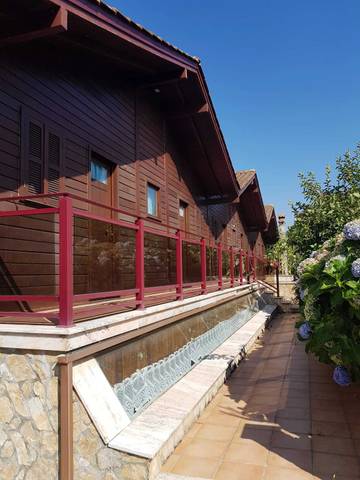 Gîte pour 2 personnes, avec piscine ainsi que jardin et balcon dans Ourém