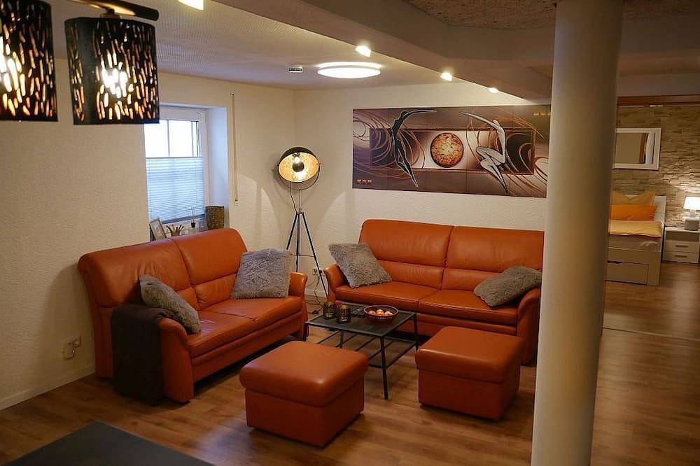 Ganze Wohnung, Moderne Souterrainferienwohnung mit angenehmer Fußbodenheizung in Schwarzenbach an der Saale, Landkreis Hof