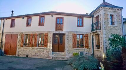 Gîte pour 21 personnes, avec jacuzzi et jardin à Marson