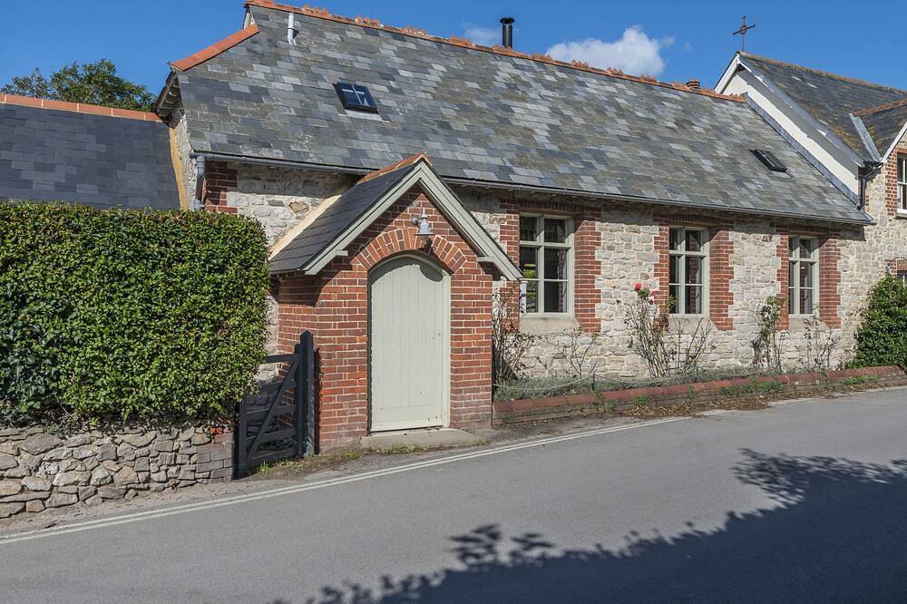 St Mary'S Chapel, family friendly, with open fire in West Lulworth in Lulworth Cove, Dorset