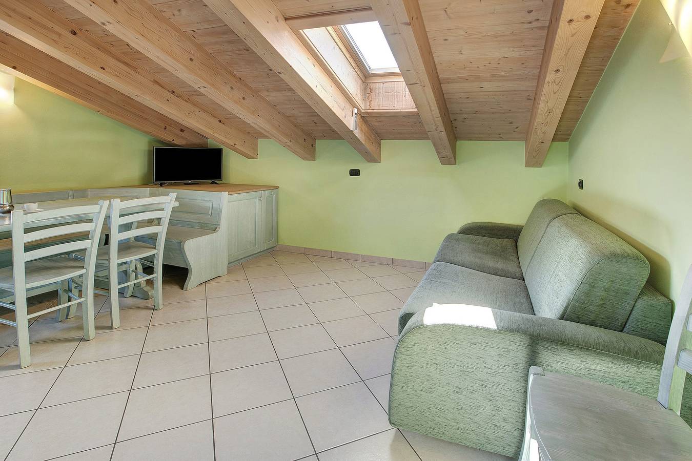 Entire apartment, Apartment 'Rododendro Bait Da Menin' with Mountain View and Wi-Fi in Livigno (Town), Livigno