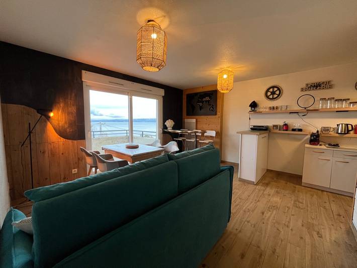 Gîte pour 4 personnes, avec Balcon ainsi que Piscine et Vue sur le lac dans Lac Léman (France) - 3