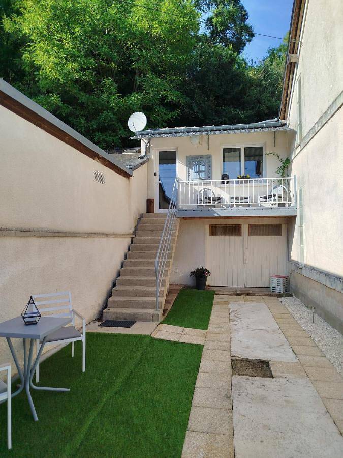 Location de vacances pour 3 personnes, avec terrasse à Saint-Paterne-Racan - 2