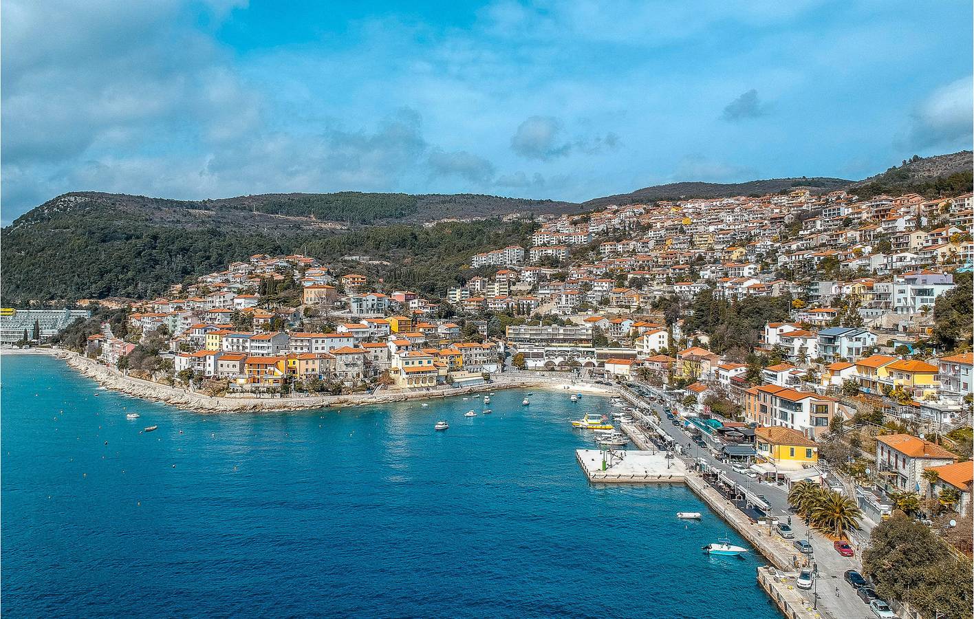 Entire holiday apartment, Chic Apartment with Terrace, 700m to Beach & Modern Amenities in Rabac, Labin-Rabac