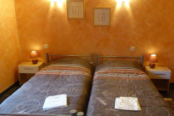 Gîte pour 4 personnes, avec terrasse et jardin, animaux acceptés à Belcastel - 3