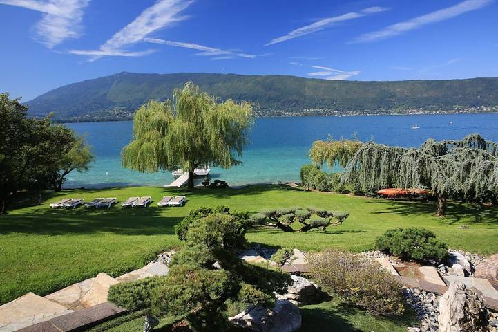 Villa pour 10 personnes, avec jacuzzi ainsi que jardin et balcon à Veyrier-du-Lac