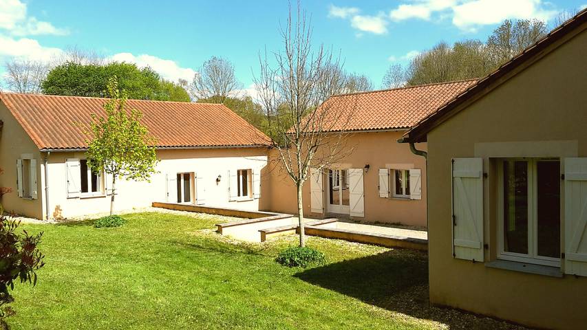 Gîte pour 8 personnes, avec piscine, adapté aux familles