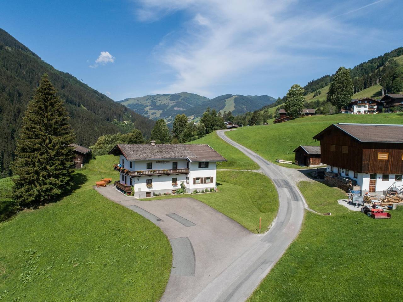 Gemütliches Ferienhaus mit einer Terrasse in Saalbach, Saalbach-Hinterglemm