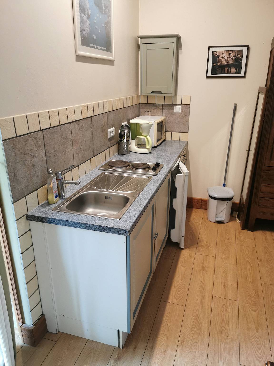 Holiday Home 'Le Crévy - La Calèche - 3 Pers' with Private Terrace, Private Garden, and Wi-Fi in La Chapelle-Caro, Vannes region