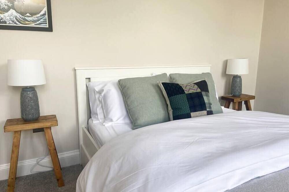 Entire apartment, Spacious 2Bd Flat with Stunning Views Folkestone in Folkestone, Kent