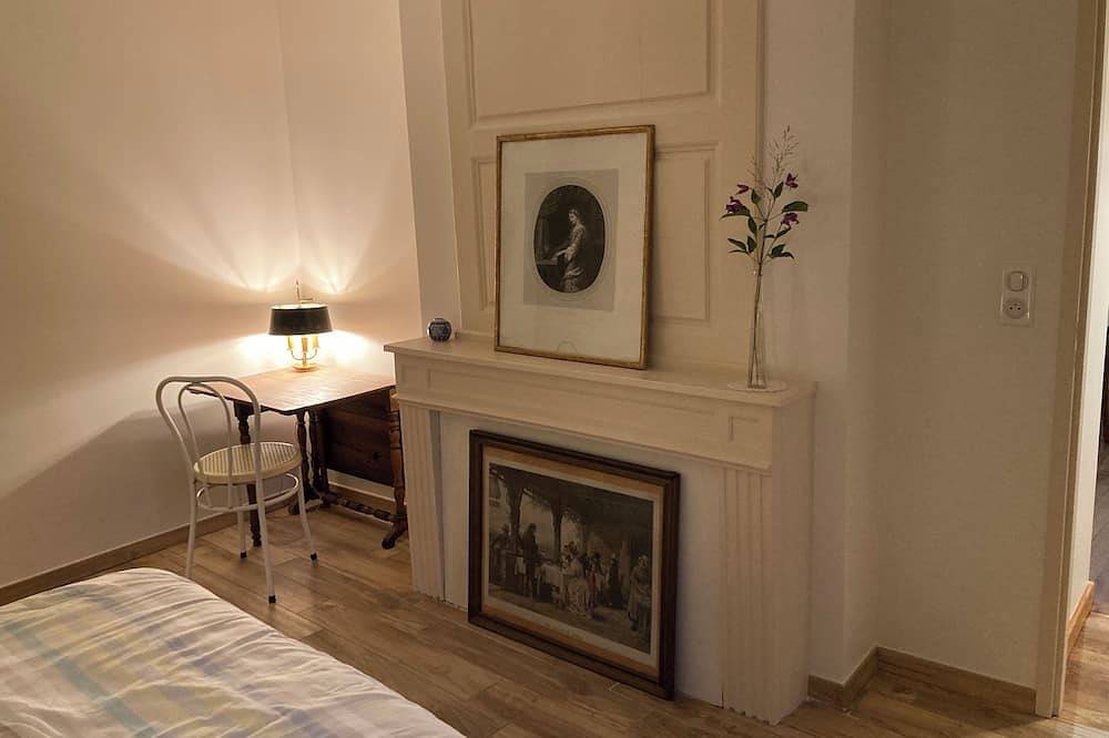 Bienvenue pour un séjour au chateau in Aiglepierre, Jura Francais