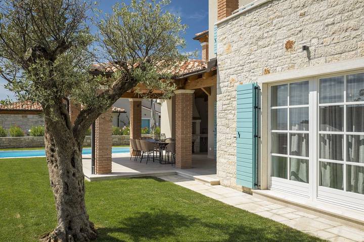 Ferienhaus für 6 Personen, mit Pool und Balkon