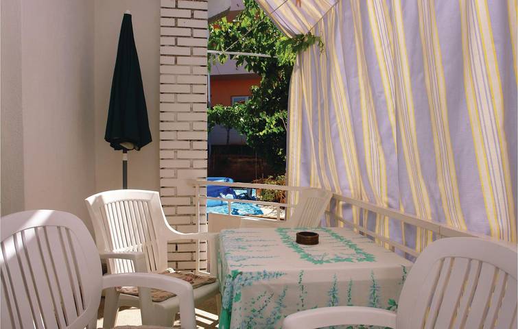 Ganze Ferienwohnung, Gemütlich, 2 km vom Strand entfernt: WLAN, Klimaanlage, Terrasse und Parkplatz inklusive in Pula-Medulin, Pula