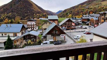 Gîte pour 6 personnes, avec piscine dans Office De Tourisme De Saint Sorlin D Arves