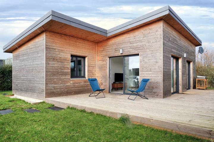 Ferienhaus für 4 Personen, mit Terrasse und Garten in Les Moitiers-d'Allonne