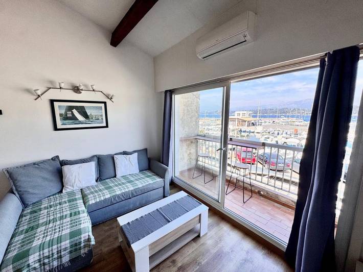 Gîte pour 4 personnes, avec vue et balcon dans Plage Des Oursinieres Le Pradet - 4