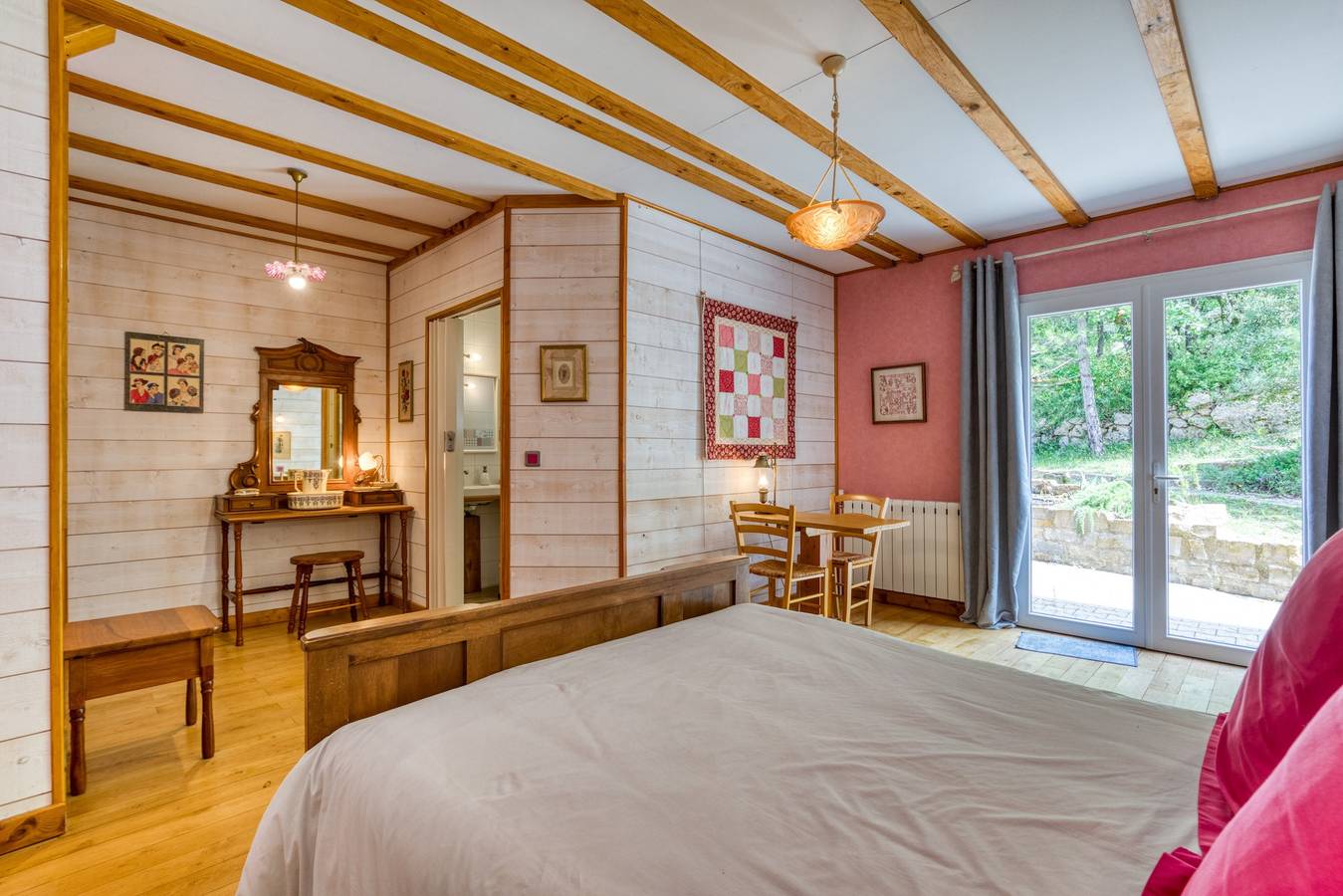 Chambre d’hôtes « Chambre Gabrielle » avec piscine partagée, terrasse commune et Wi-Fi in Soubès, Région de Lodève
