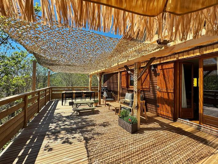 Chalet pour 6 personnes, avec Jacuzzi et Terrasse ainsi que Jardin et Vue