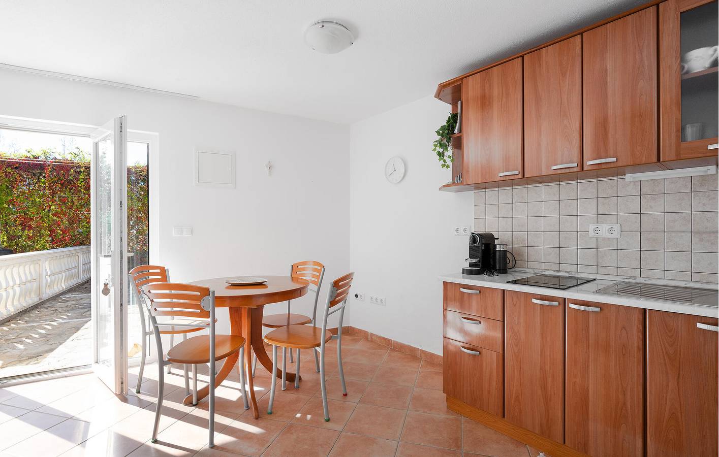 Appartement de vacances entier, Appartement vue mer avec Wifi, AC, Parking et Terrasse - 2km de la plage in Rogoznica, Šibenik-Knin