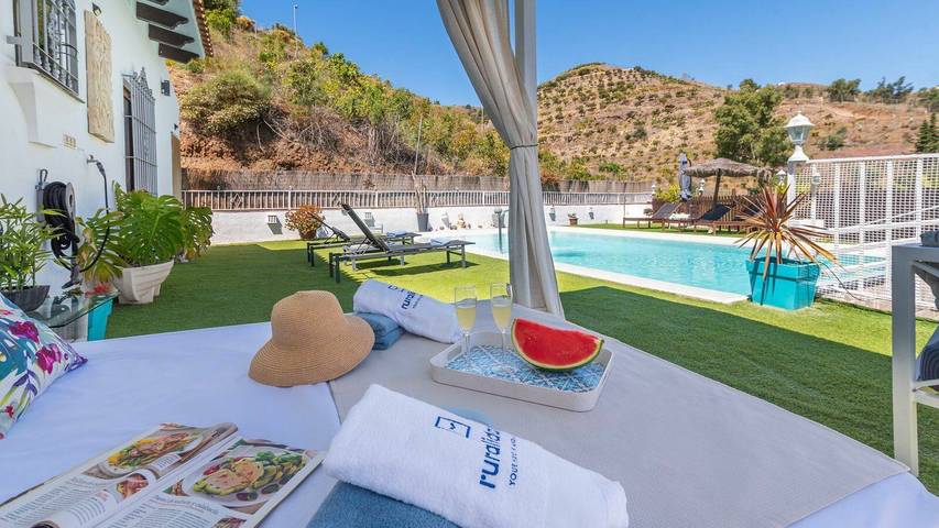 Finca für 6 Personen, mit Balkon/Terrasse und Pool in Torrox - 2