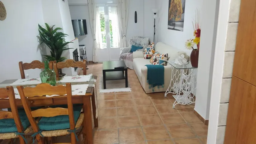 Apartamento de vacaciones para 4 personas, con terraza además de vistas y piscina - 1