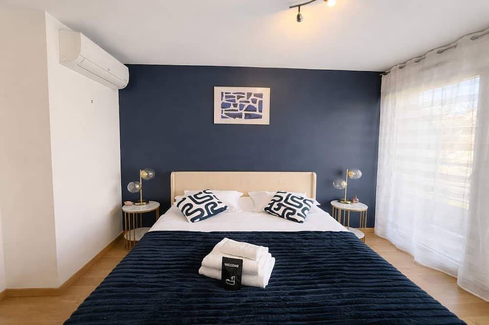 Ganze Wohnung, Charmant appartement avec balcon a Courbevoie - 4P in Courbevoie, Hauts-de-Seine